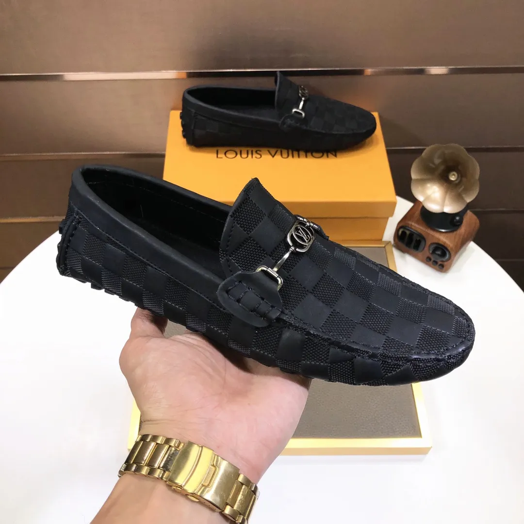 Men's men's shoes 💰420💰 [LV Doudou shoes] (water-dyed cowhide lining) new model is on the market, available on the official website. The new Doudou shoes are processed into single-color materials, and the uppers are made of imported cowhide material. The body of the shoe is fully hemmed with mark thread, and is lined with imported original cowhide leather. The elegant shoe shape is super suitable for all-matching, and the size is 38-44.